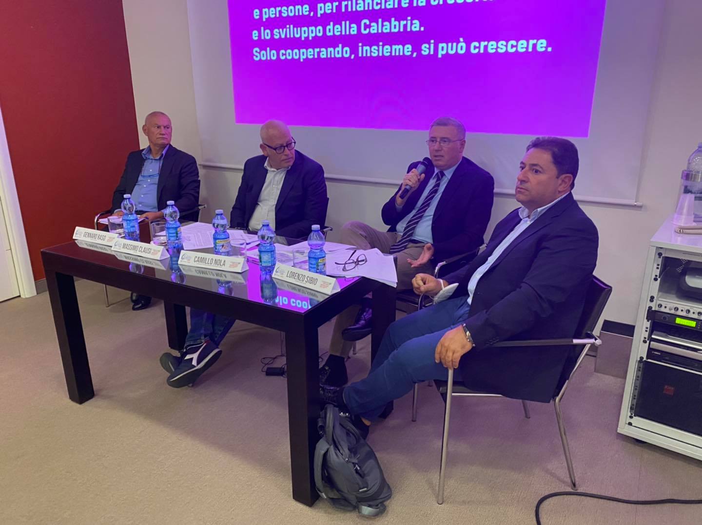 camillo nola alla conferenza per le elezioni regionali in calabria